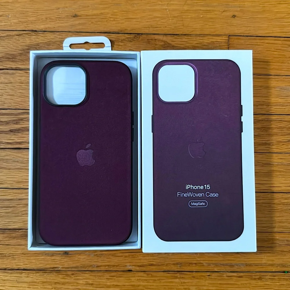 Apple iPhone 15 FineWoven Case with Magsafe